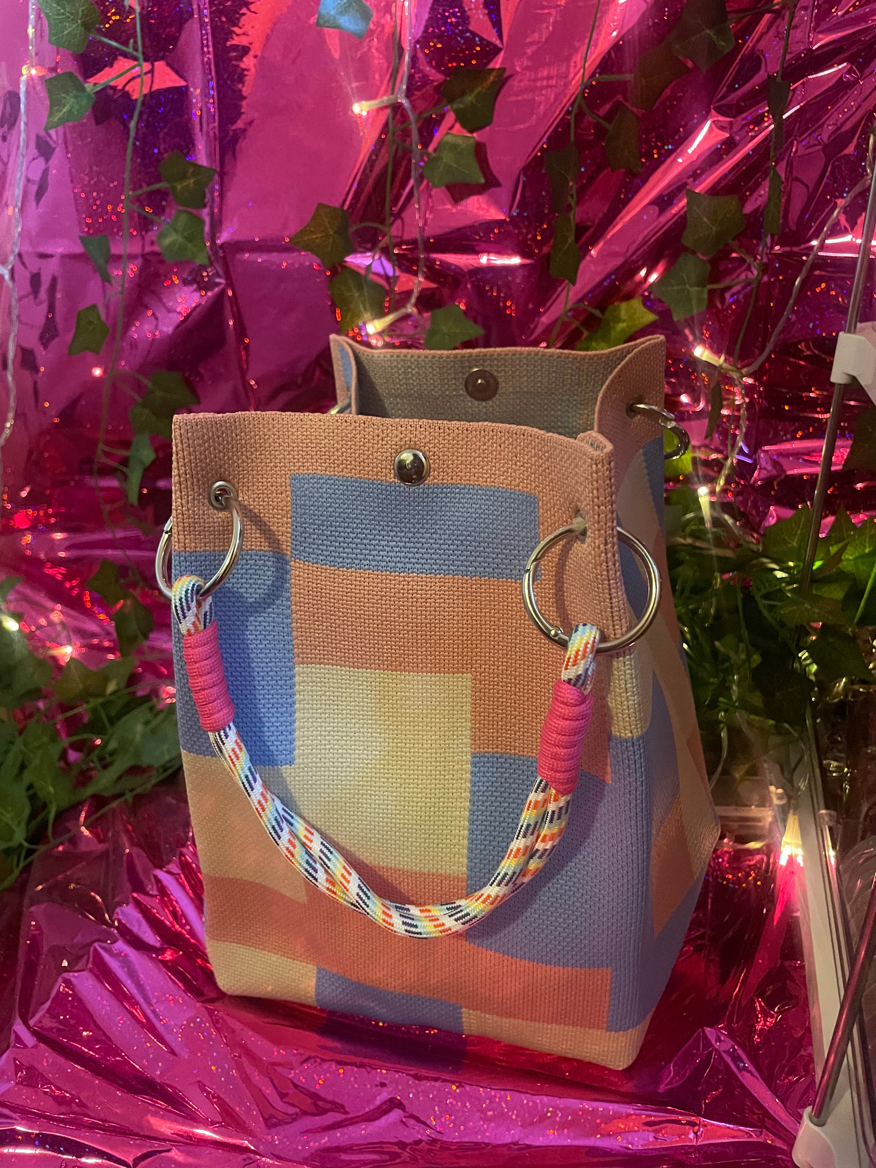 Color block beauty tote